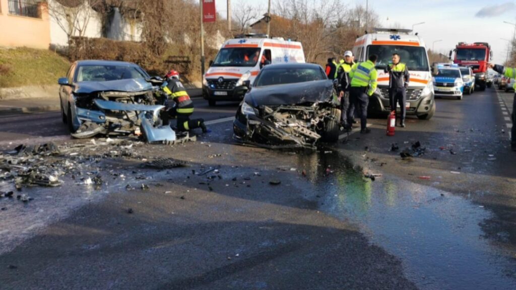 Vâlcea: Carambol cu trei masini la Copăcelu