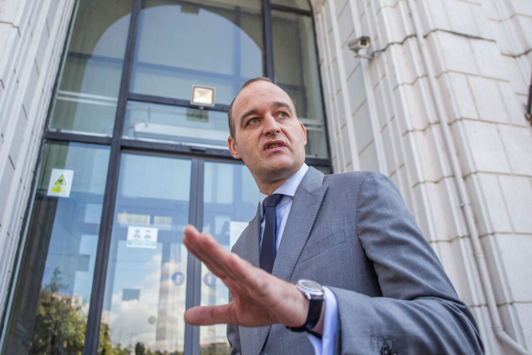 Fostul deputat Dan Vîlceanu, trimis în judecată după ce l-a bătut pe Florin Roman în Parlament