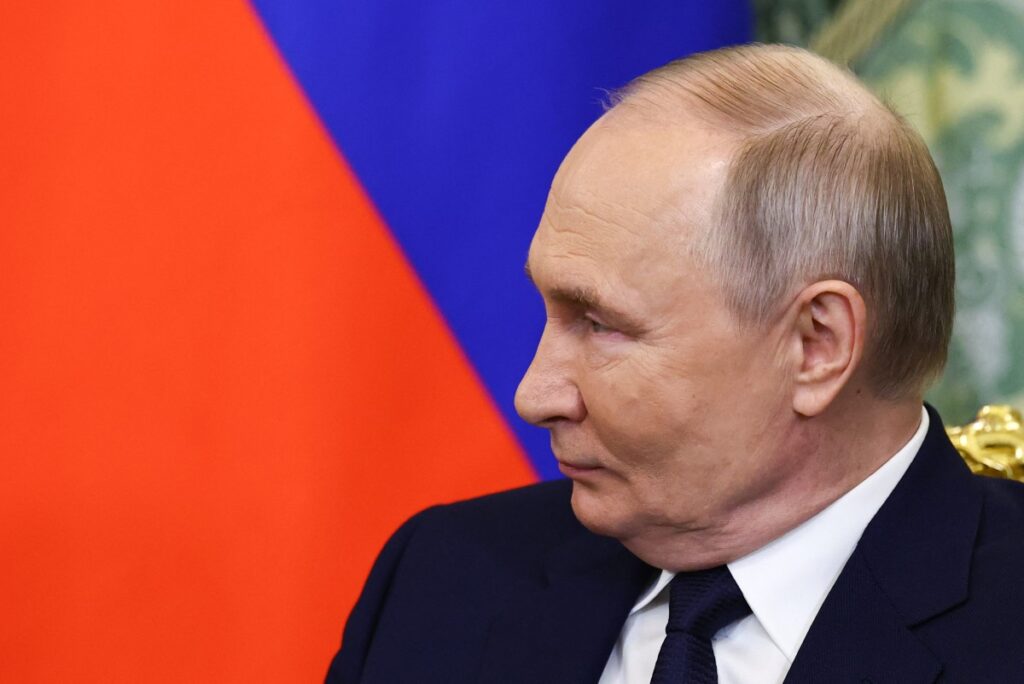 Putin anunţă crearea unei zone-tampon la frontiera ucraineană