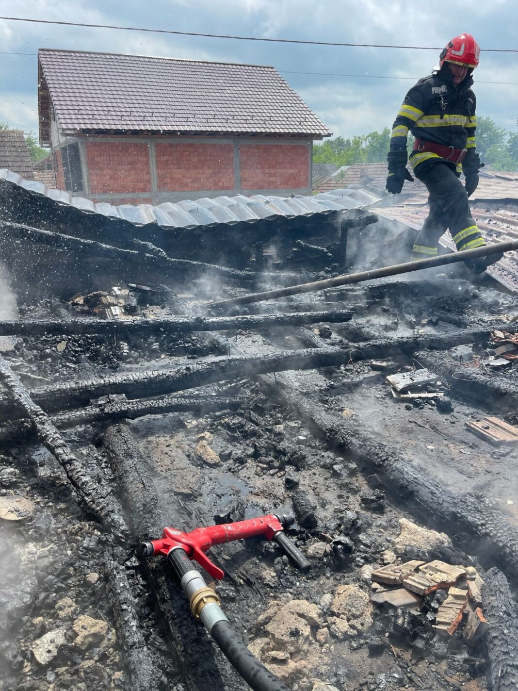 Incendiu la o casă din Balta Verde