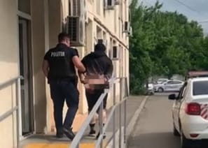 (VIDEO) Craiova: Un minor, reținut după ce a furat cabluri electrice și bare metalice din cupru