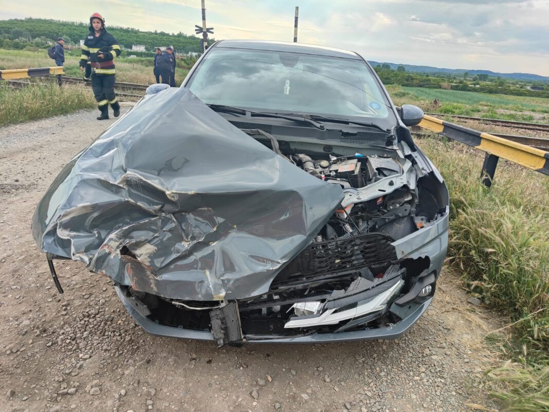 Dolj: Mașină lovită de tren în zona localității Bogea-Sitoaia