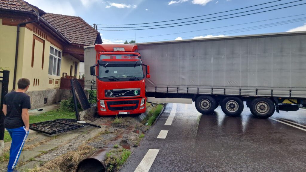 Vâlcea: Trafic blocat pe DN 7
