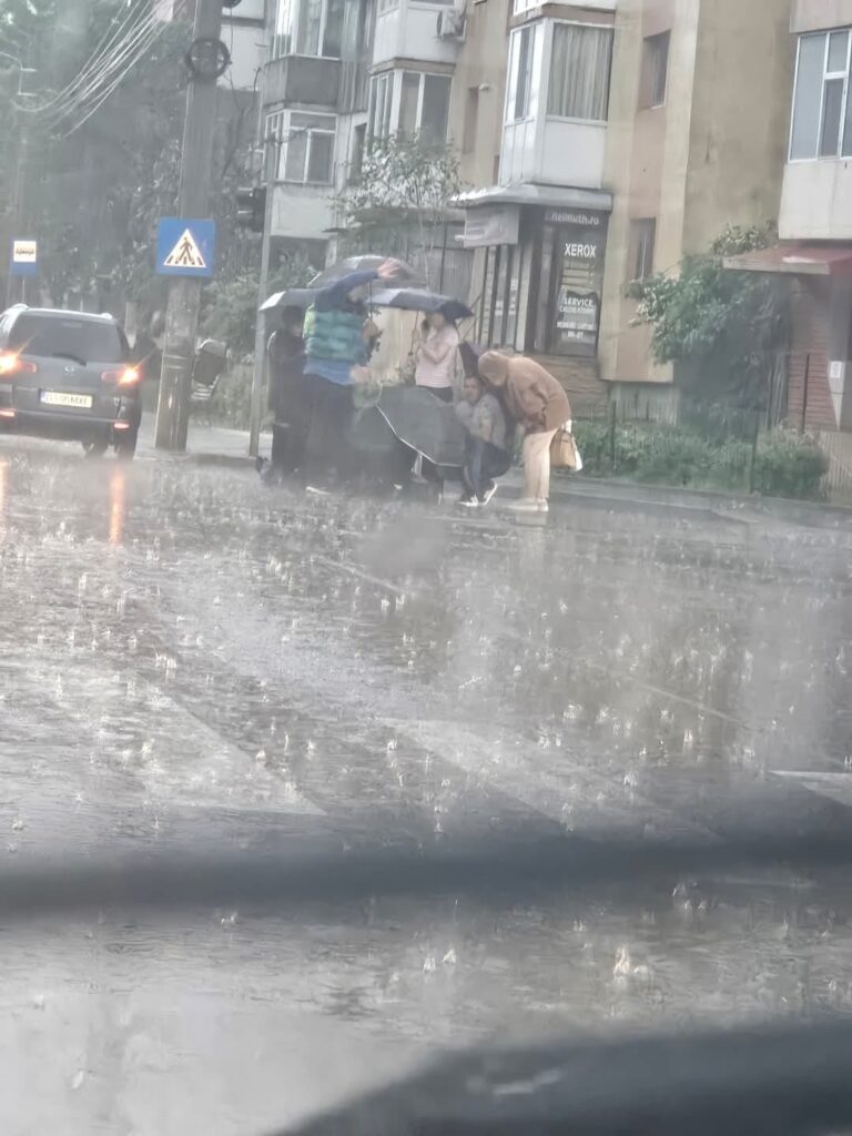 Femeie accidentată pe o trecere de pietoni din Craiova de o șoferiță de 83 de ani