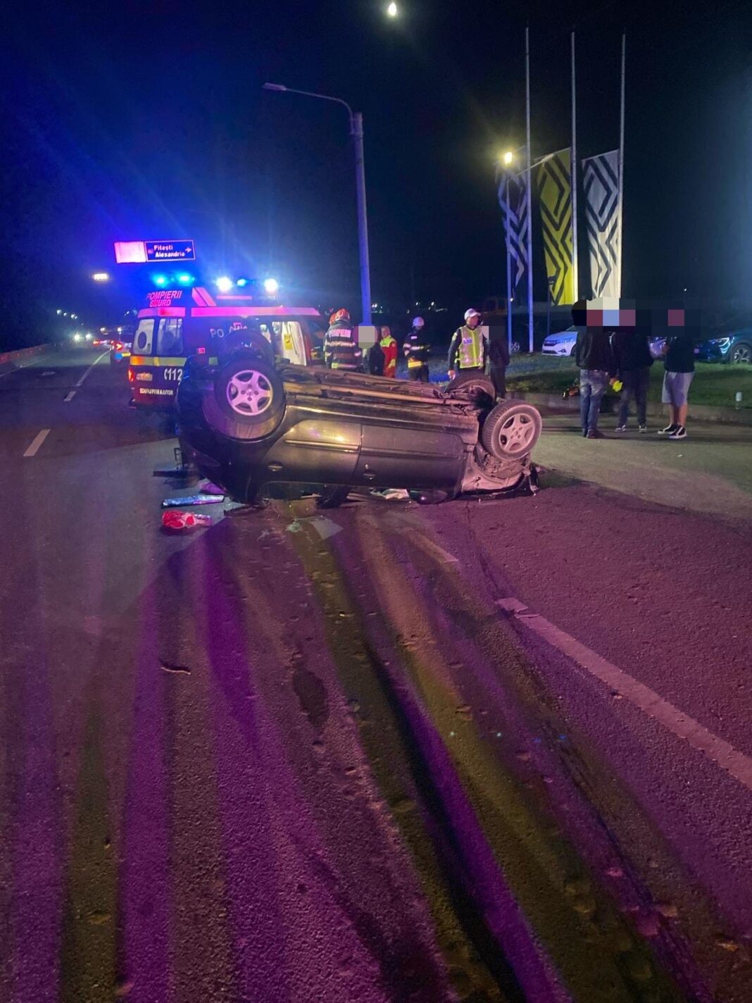 Șofer cu permisul suspendat, reținut după ce s-a răsturnat cu mașina și a fugit de la locul accidentului