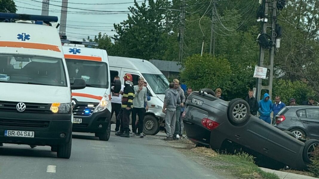Un bebeluş şi două femei, răniți după ce un șofer nu a acordat prioritate într-o intersecție