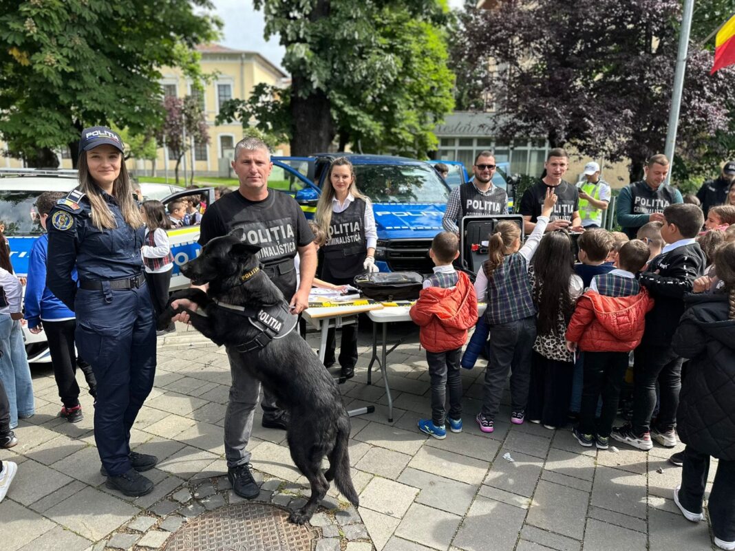 Poliția Gorj a desfășurat o acțiune educativă pentru siguranța rutieră la Școala „Alexandru Stefulescu” din Târgu Jiu