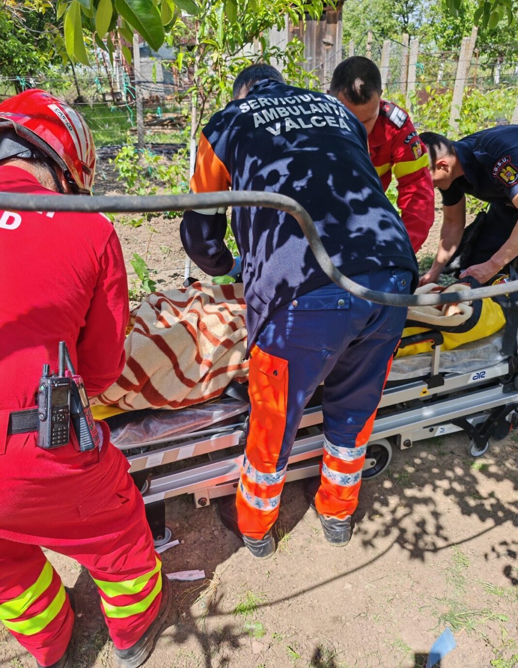 Vâlcea: Bărbat salvat de pompieri dintr-o fântână, la Ștefănești