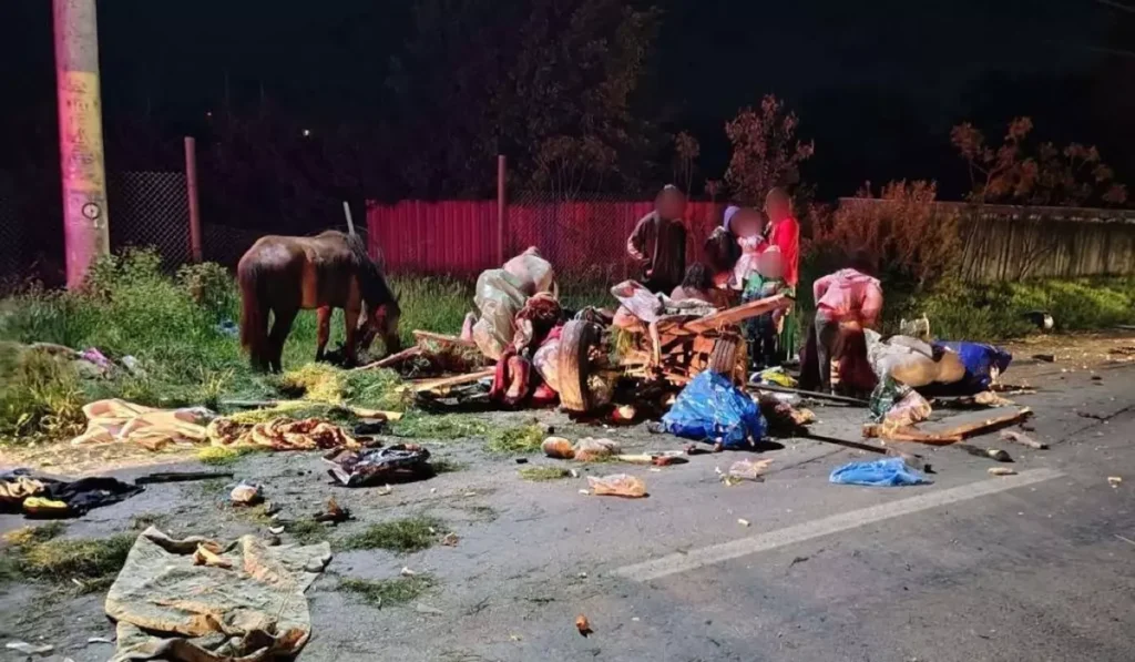 Un șofer băut şi cu permisul anulat a lovit o căruță în care erau zece persoane și a fugit