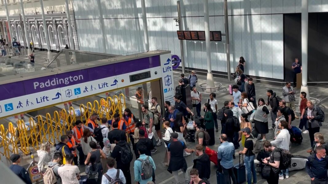 O pană masivă de curent s-a produs luni după-amiază şi a paralizat o parte a reţelei de transportul subteran din Londra