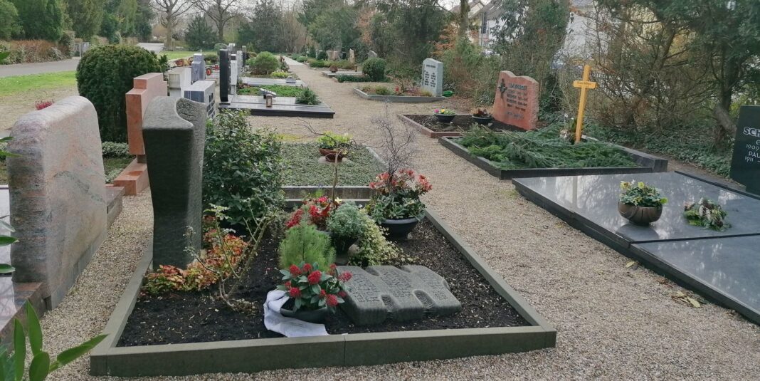 Român arestat după ce a furat obiecte funerare din mai multe cimitire din Germania
