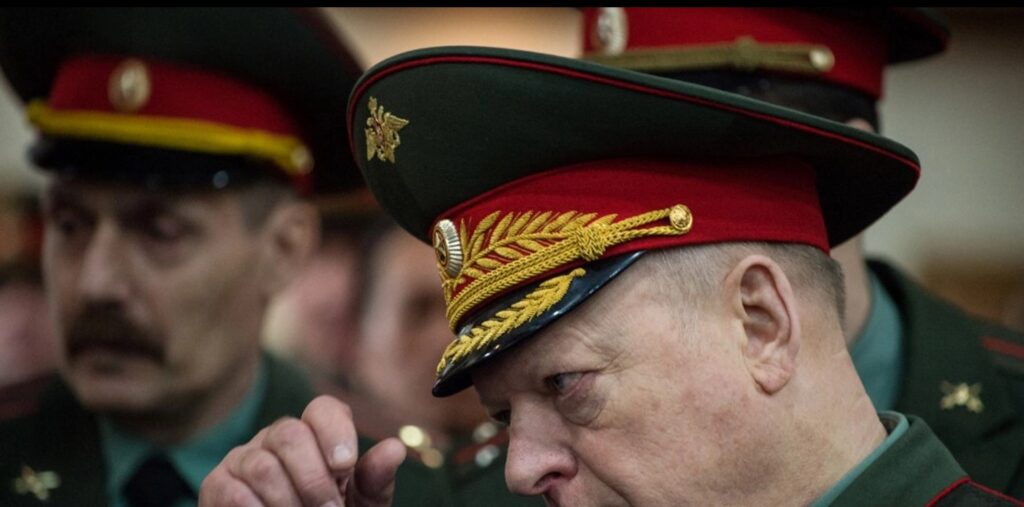 Comandantul șef al Forțelor Terestre ale Rusiei, pe atunci colonelul general Oleg Salyukov, sosește la o sală de recepție a Cartierului General al Forțelor Armate Regale Thai din Bangkok, pe 15 martie 2017. (Foto de ROBERTO SCHMIDT / AFP)