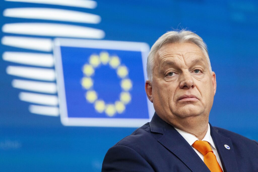 Un grup de deputați europeni solicită înghețarea tuturor fondurilor europene destinate Ungariei