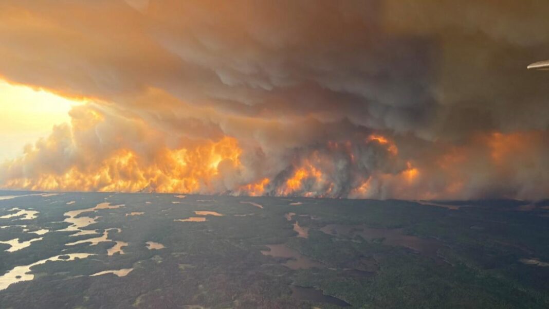 17.000 de persoane evacuate și 200.000 de hectare distruse, din cauza incendiilor de vegetaţie din Canada 17.000 de persoane evacuate și 200.000 de hectare distruse, din cauza incendiilor de vegetaţie din Canada
