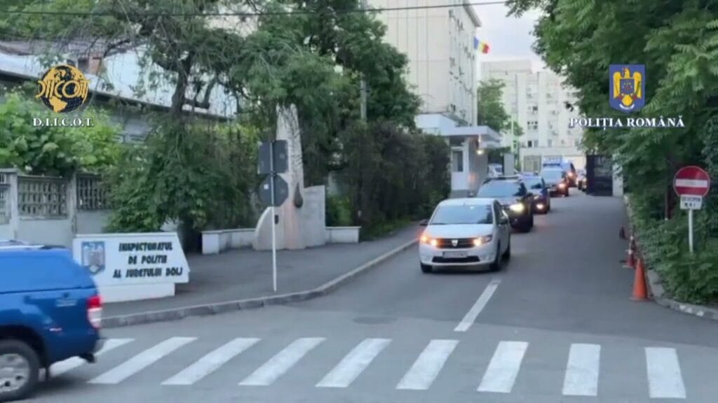 (VIDEO) Dolj: Şase persoane, arestate preventiv pentru trafic de droguri