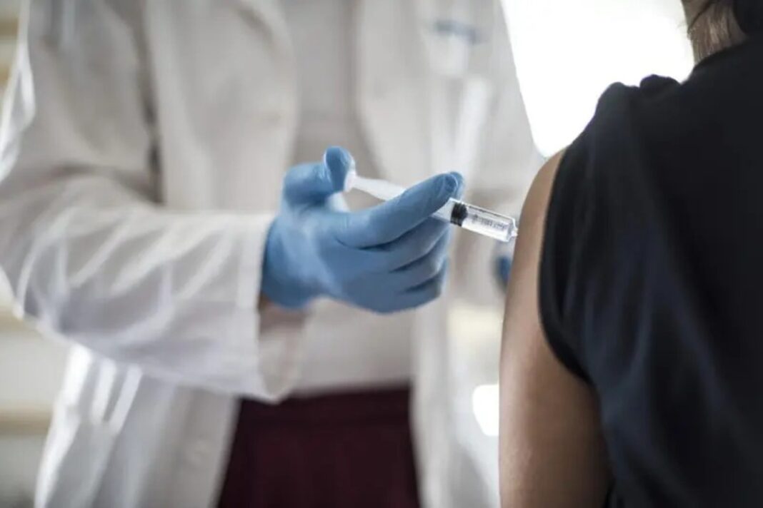 Parlamentul a adoptat legea vaccinării gratuite împotriva HPV la fete și băieți între 11 și 26 de ani
