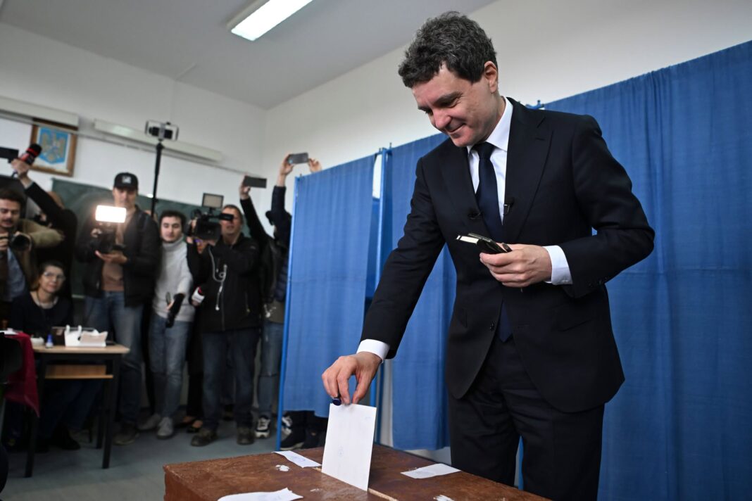 Nicușor Dan a votat în orașul natal: „Am votat pentru o societate în care să reușim să avem dialog, nu una în care să fim dezbinați”