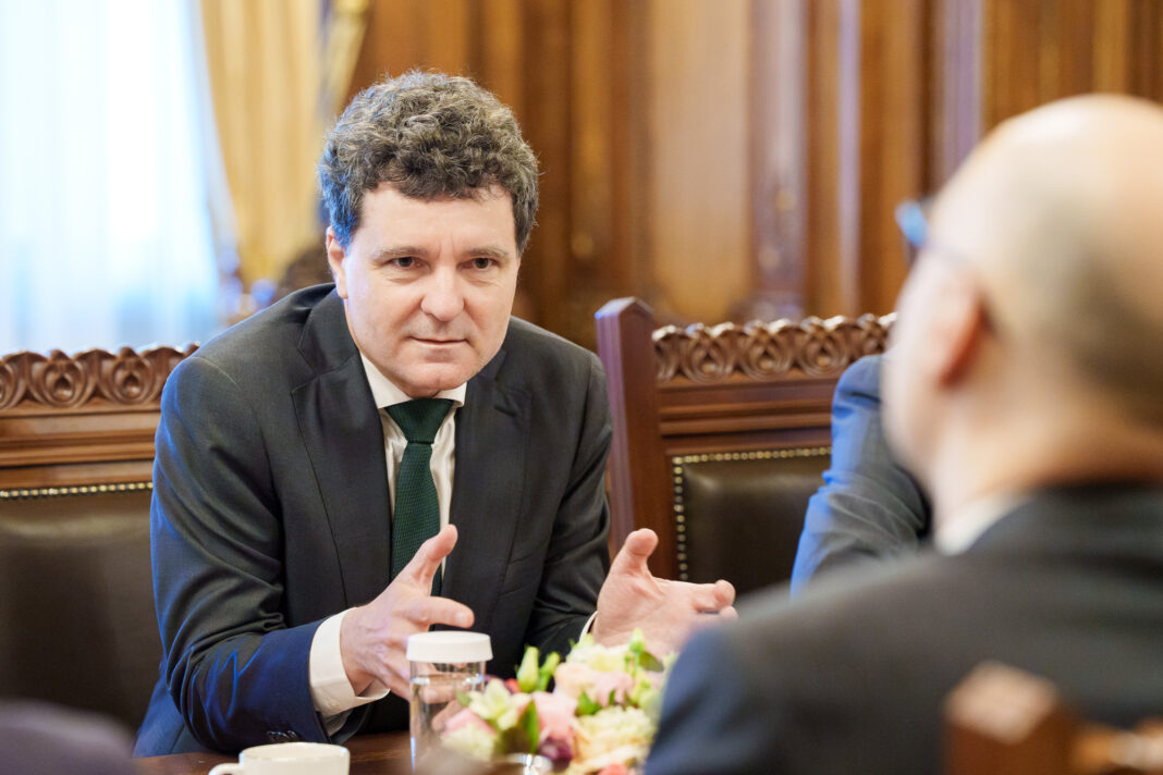 original_Intrevedere_cu_reprezentantii_mediului_asociativ_de_afaceri_din_romania_29_mai_2025-1 Președintele României, Nicușor Dan