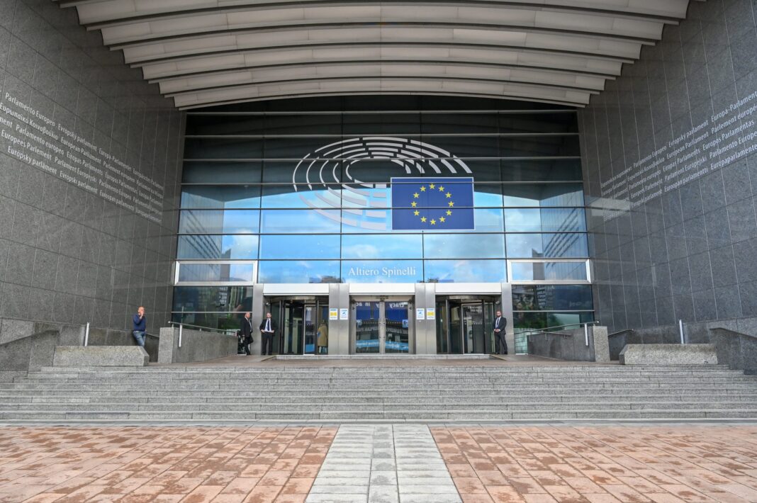 Parlamentul European votează astăzi o prelungire a PNRR