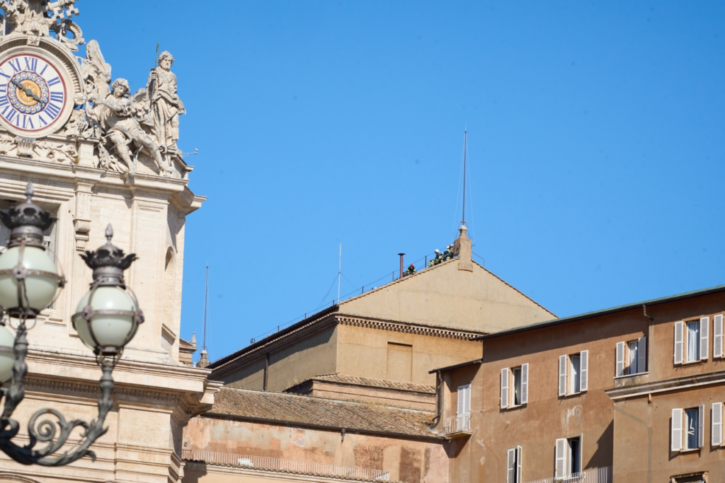 Au început pregătirile la Vatican pentru conclavul care va alege noul papă