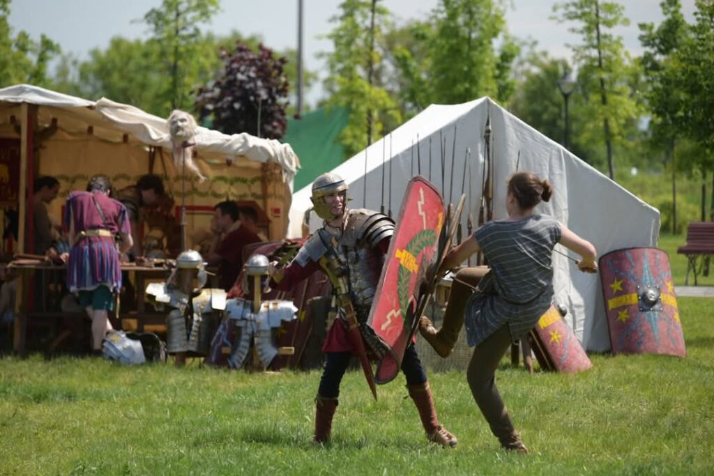 Atelierele Rhabon Fest 2025 – Târgu Jiu: lupte între gladiatori și ateliere meșteșugărești