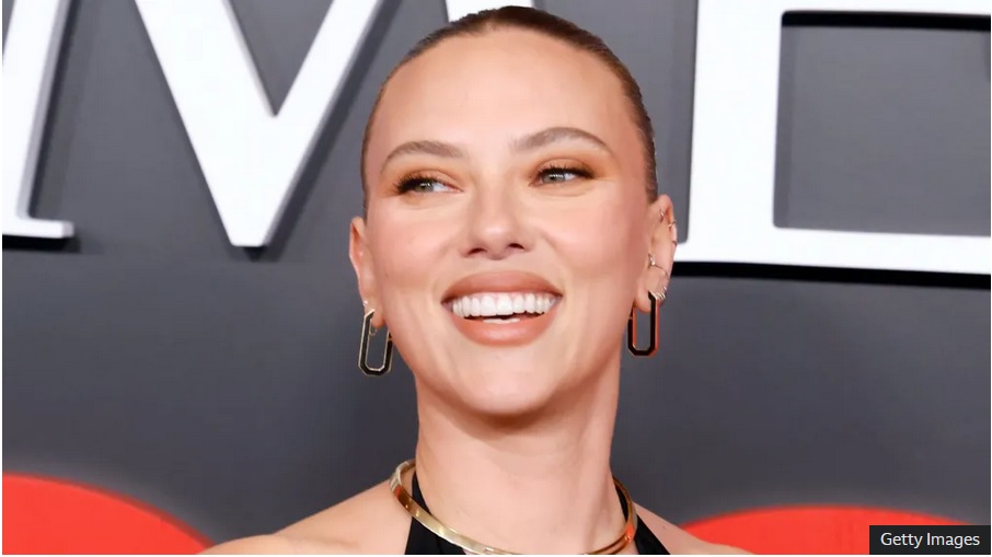Scarlett Johansson joacă într-un film de la Cannes și regizează altul