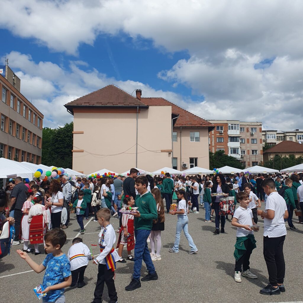 Şcoala Decebal din Craiova a sărbătorit 93 de ani de existenţă