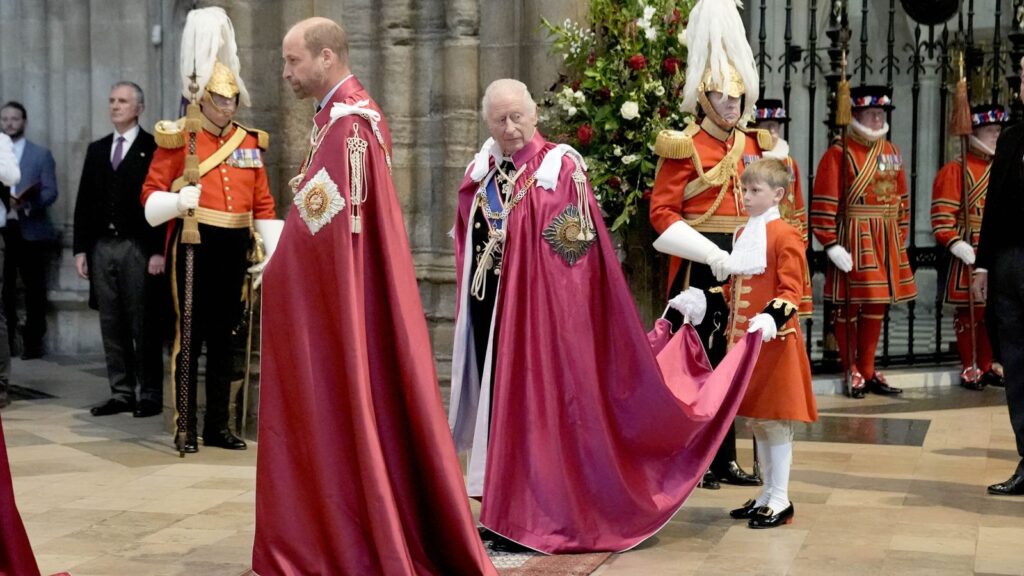 (VIDEO) Regele Charles și Prințul William împărtășesc un moment special la ceremonia Ordinului Bath