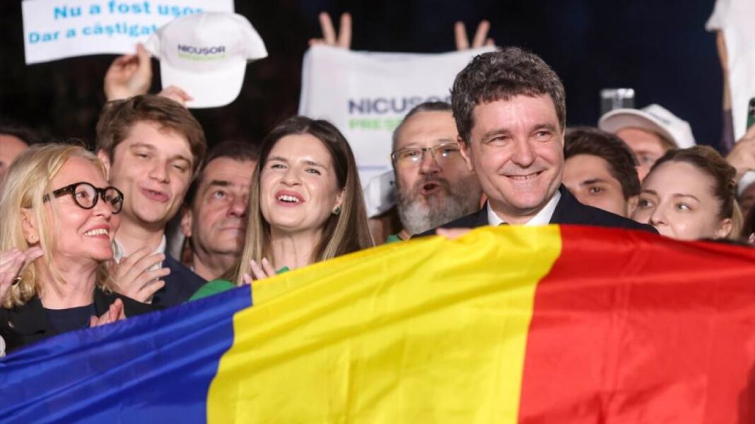 Ce au scris marile publicații străine despre victoria lui Nicușor Dan