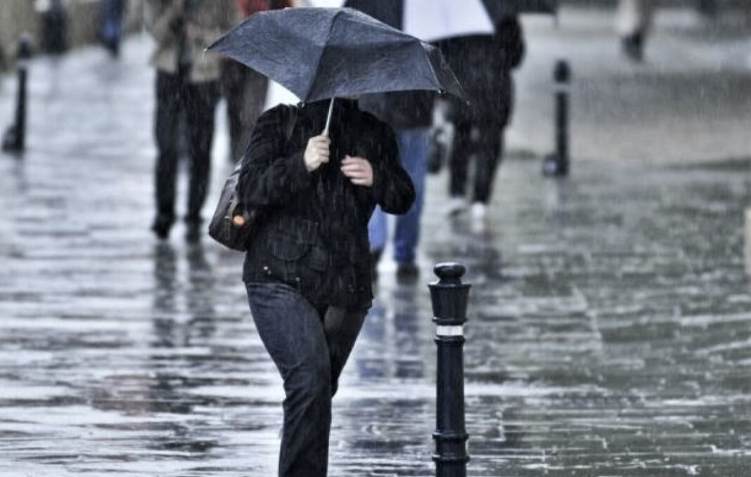 Informare meteo de vreme rece, ploi și vânt în toată țara