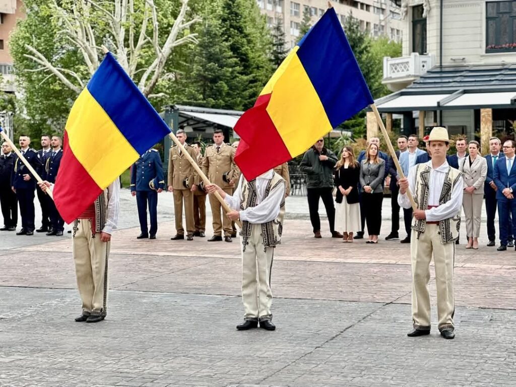 Ziua Independenței, sărbătorită la Târgu Jiu printr-o ceremonie oficială în Piața Prefecturii