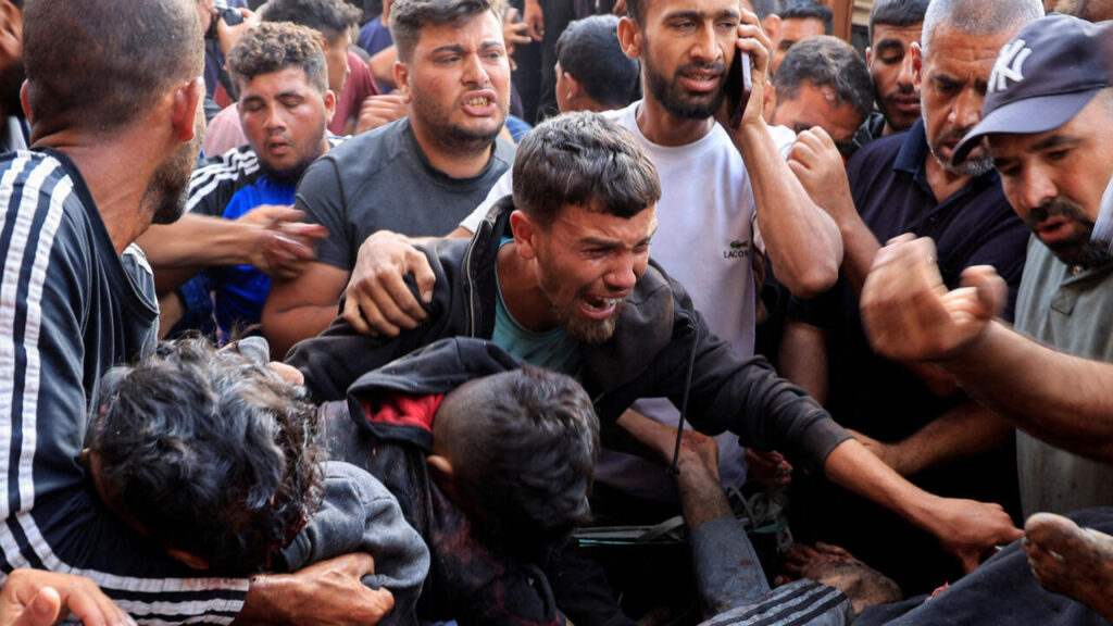 Peste 50 de palestinieni uciși de armata israeliană în timp ce așteptau ajutoare pentru Gaza