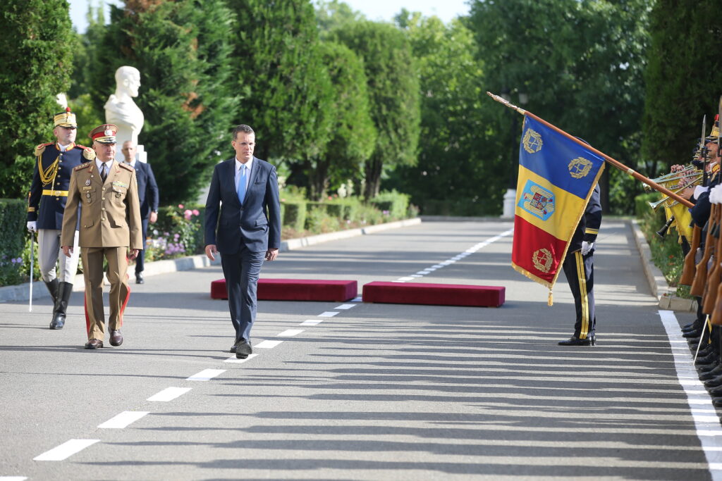 Ministrul apărării la Haga: Susținem creșterea investițiilor în apărare
