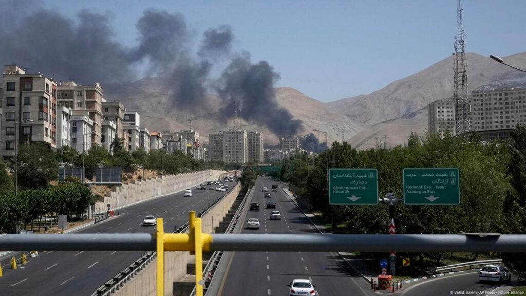 Israelul Atacă Televiziunea de Stat din Iran Urmând Un Ordin de Evacuare în Teheran