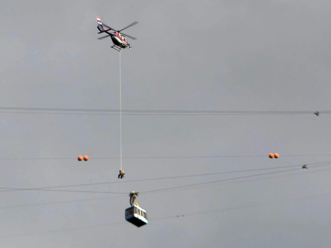 Salvare spectaculoasă a unor turiști în Austria