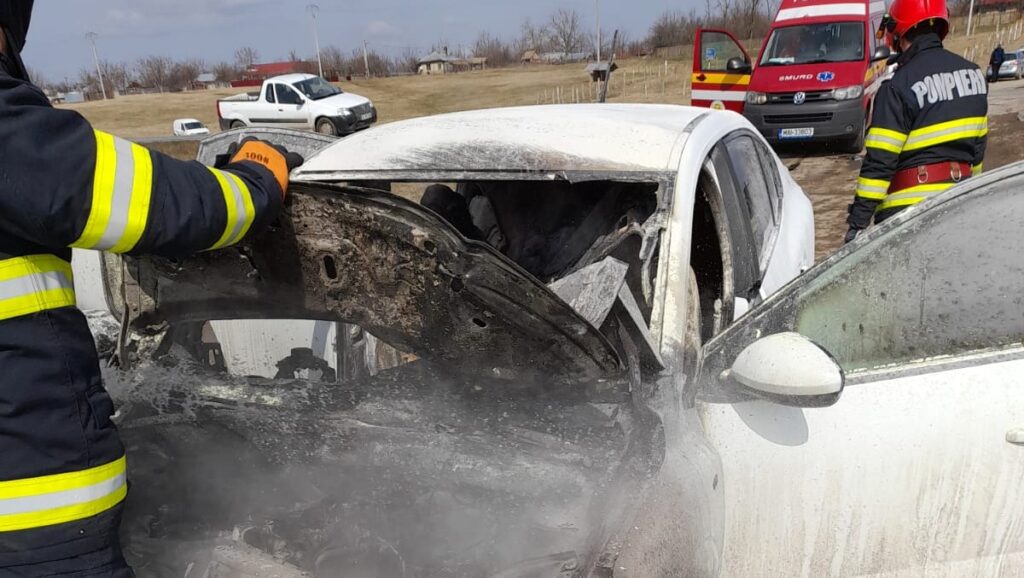 Accident mortal pe DN 2. Ambele vehicule implicate au luat foc