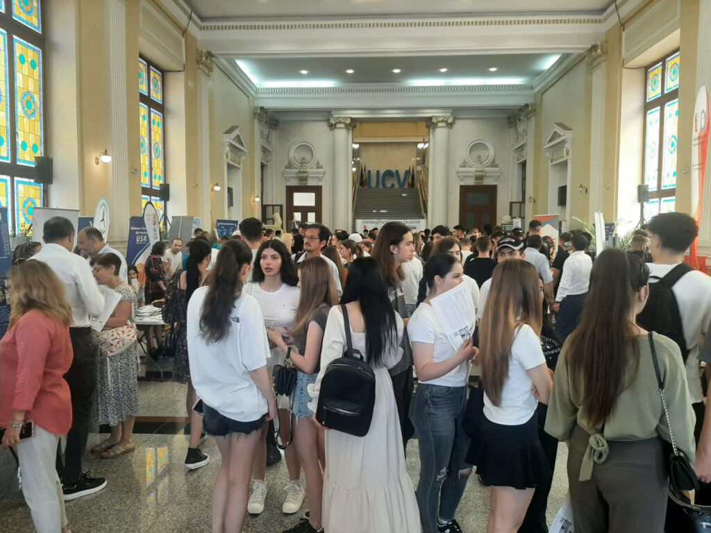 Viitorii studenţi au făcut cunoştinţă cu noile specializări la „Ziua porţilor deschise”