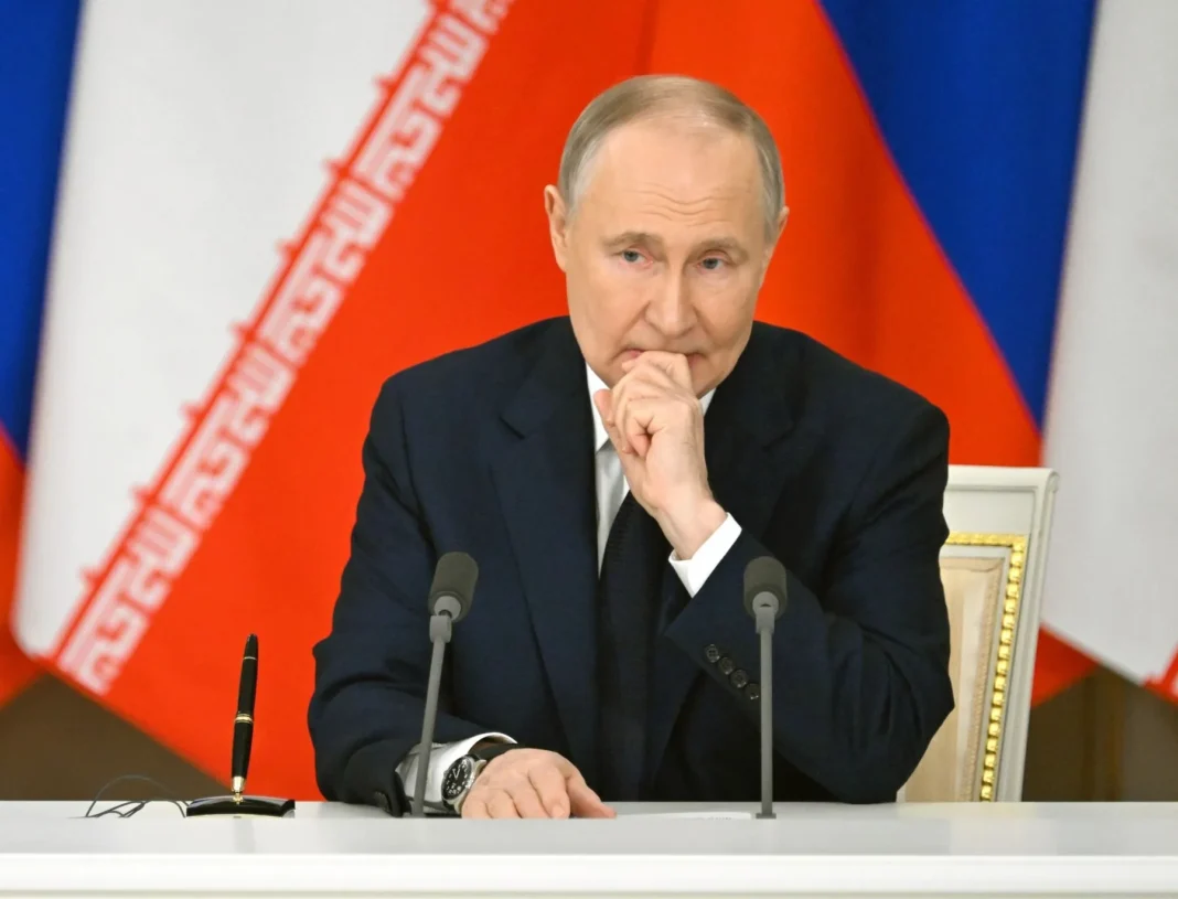 Vladimir Putin spune că reînarmarea NATO nu este un pericol pentru Rusia