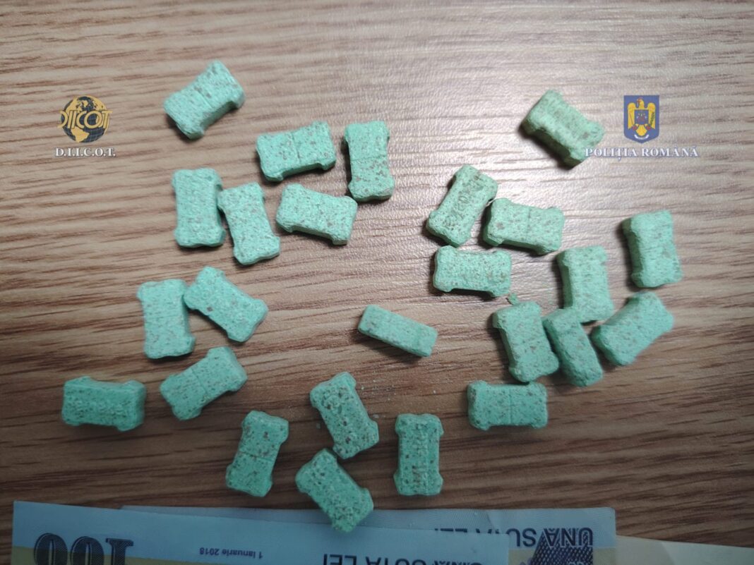 Captură de ecstasy în Bănie – două persoane reținute de DIICOT
