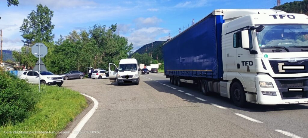 Mehedințeni prinși încălcând legea rutieră în timpul deplasării