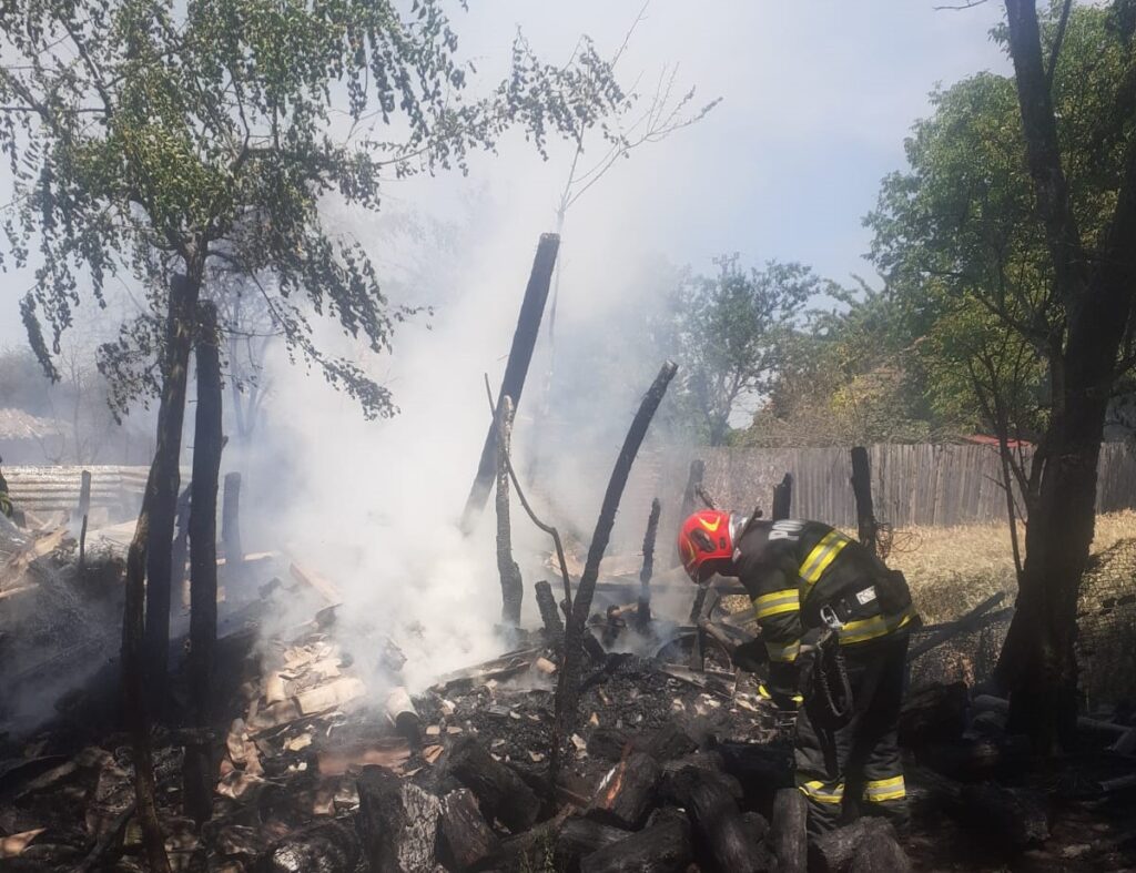 Vâlcea: Incendiu la o anexă gospodărească din  Mihăești