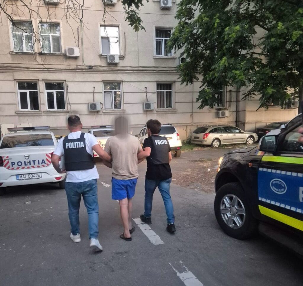 (VIDEO) Doljeanul care a târât după mașină doi cătei, reținut