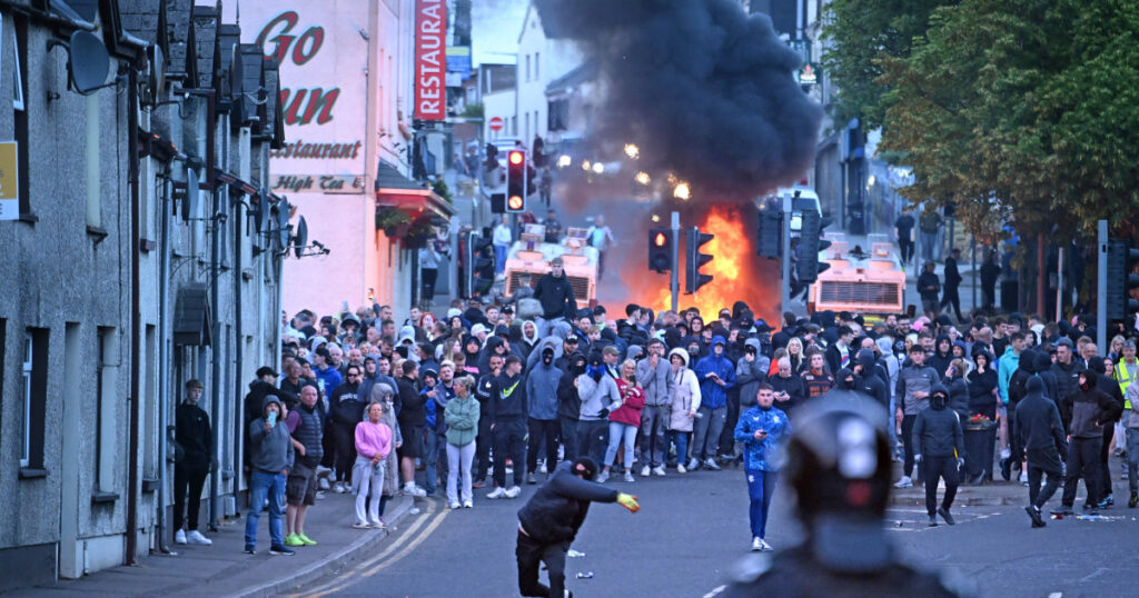 Discuții Româno-Irlandeze în Irlanda de Nord pentru Oprirea Tensiunilor Locale