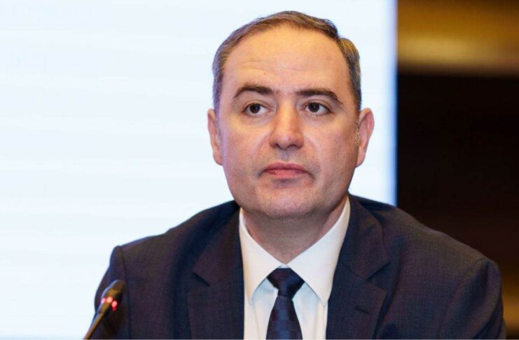 Ministrul Finanţelor: Ne-am comportat ca şi când resursele ar fi inepuizabile. Am trăit pe datorie, pe banii – tot mai scumpi