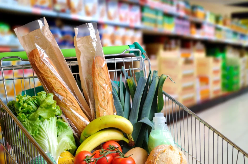 Plafonarea adaosului comercial la alimentele de bază va fi prelungită