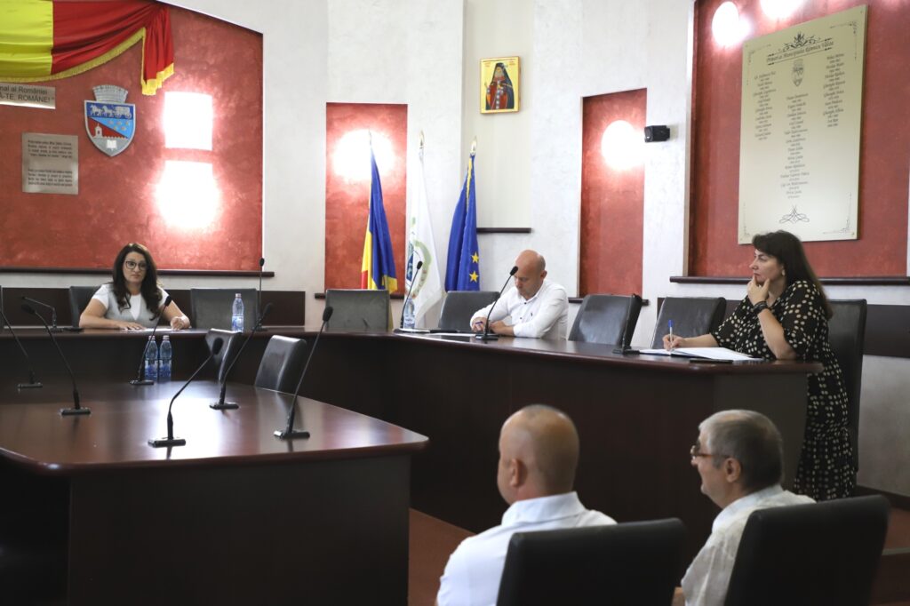 Primăria Râmnicu Vâlcea, solicitată să traseze locuri de parcare pe un domeniu privat