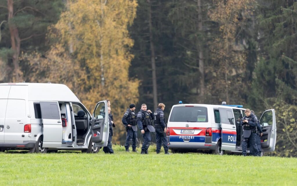 Autorul masacrului din Austria s-a sinucis! Cine era criminalul