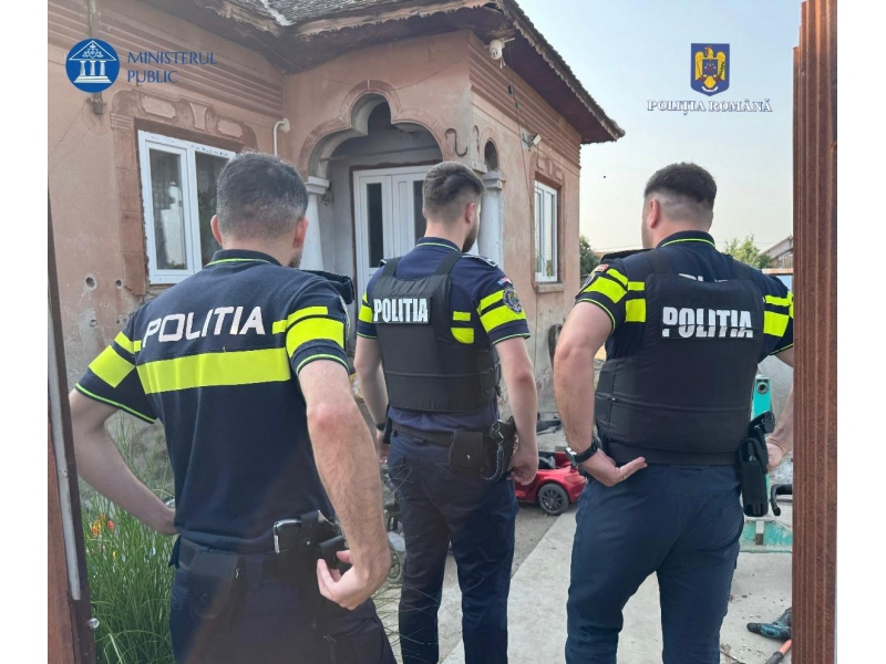 (VIDEO) Dolj: Percheziții la persoane bănuite de contrabandă