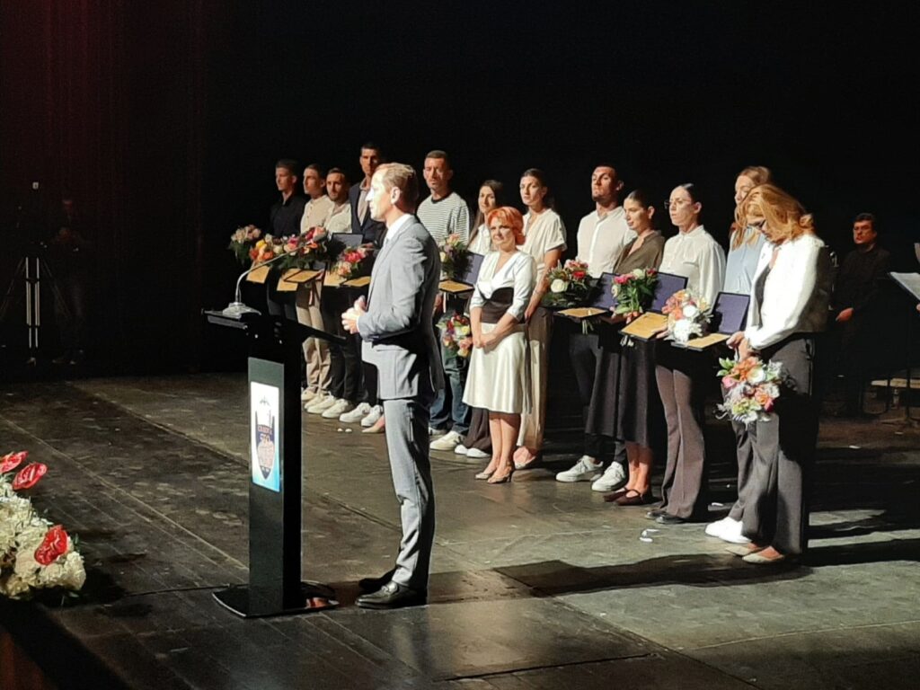 (VIDEO) „Comorile“ Universităţii din Craiova, premiate şi felicitate la ceremonia festivă a Zilelor Craiovei