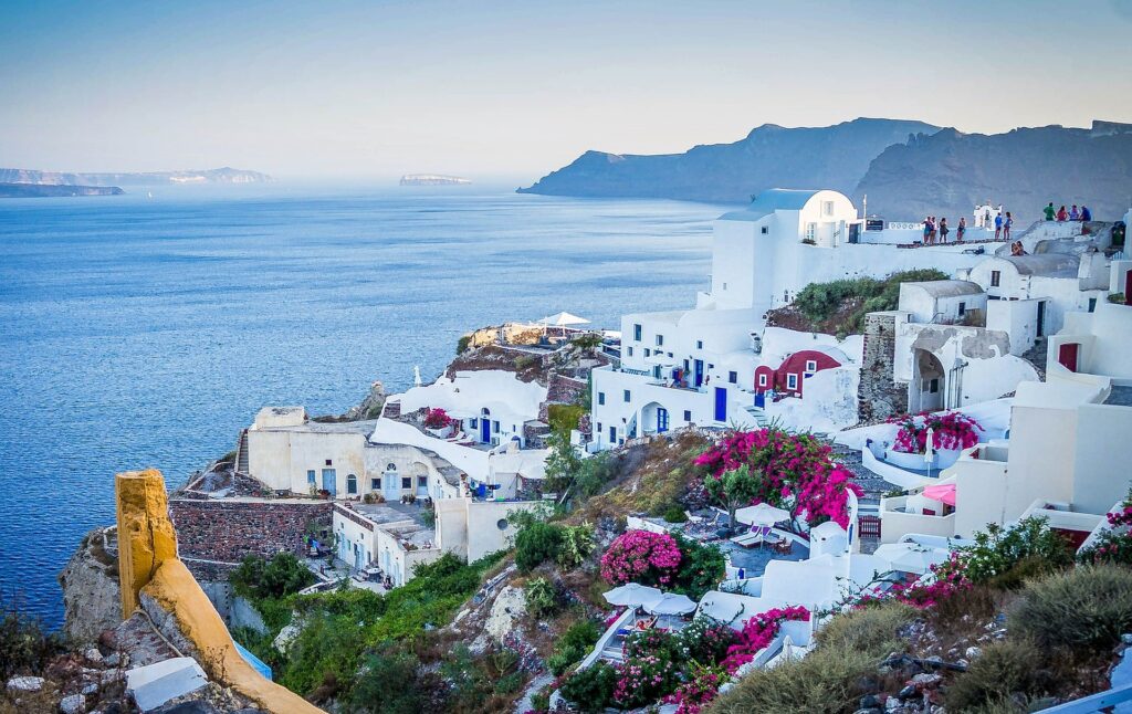Vacanţă horror în Grecia pentru un român! I s-au furat banii şi bijuteriile din cameră